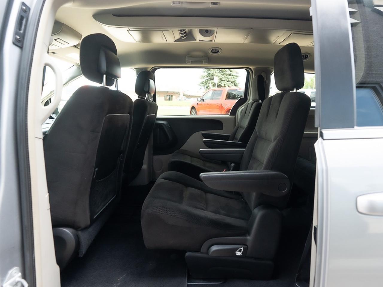 2016 Chrysler Town & Country TOURING Photo16