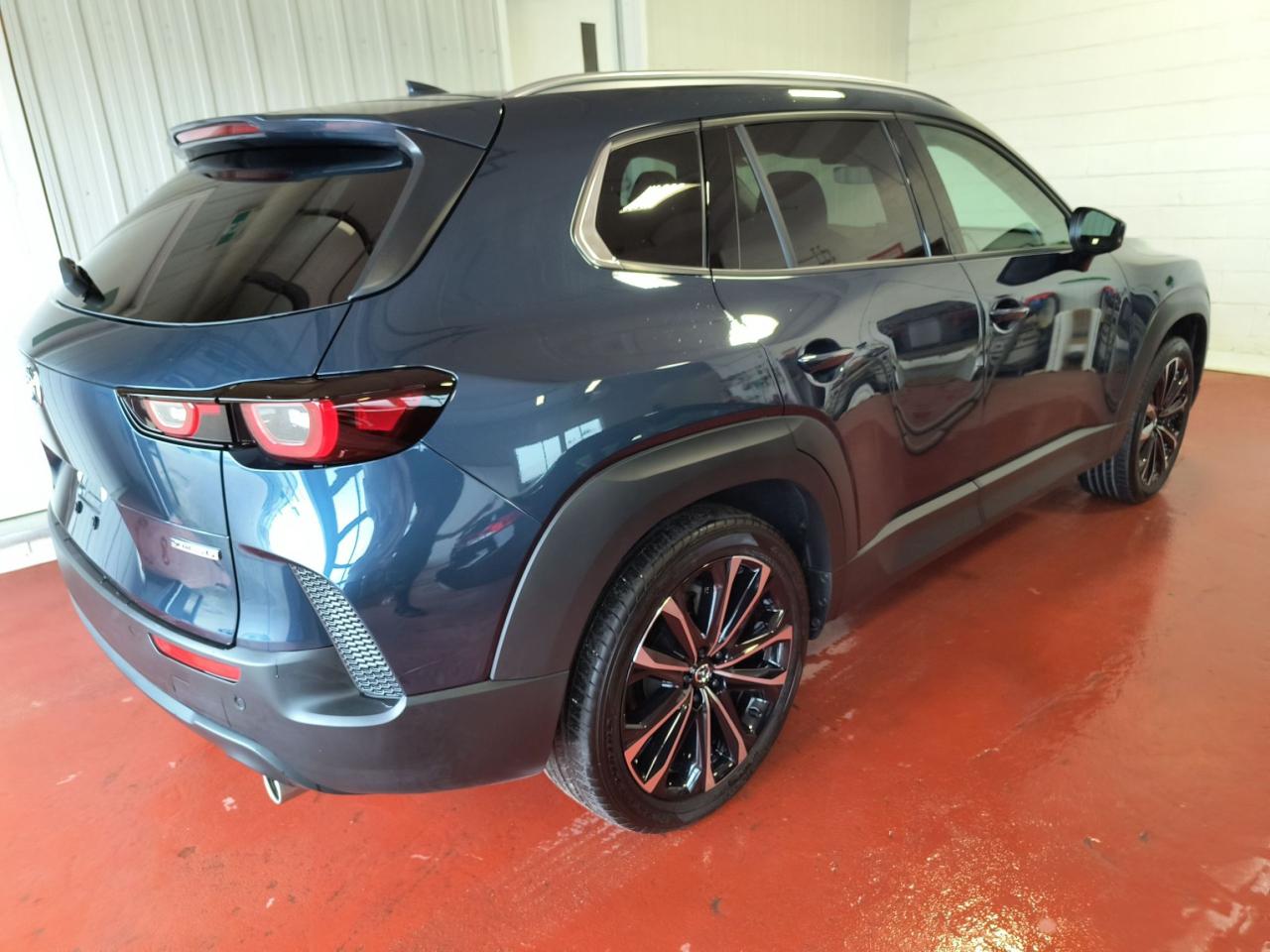 2025 Mazda CX-50 GT Photo1