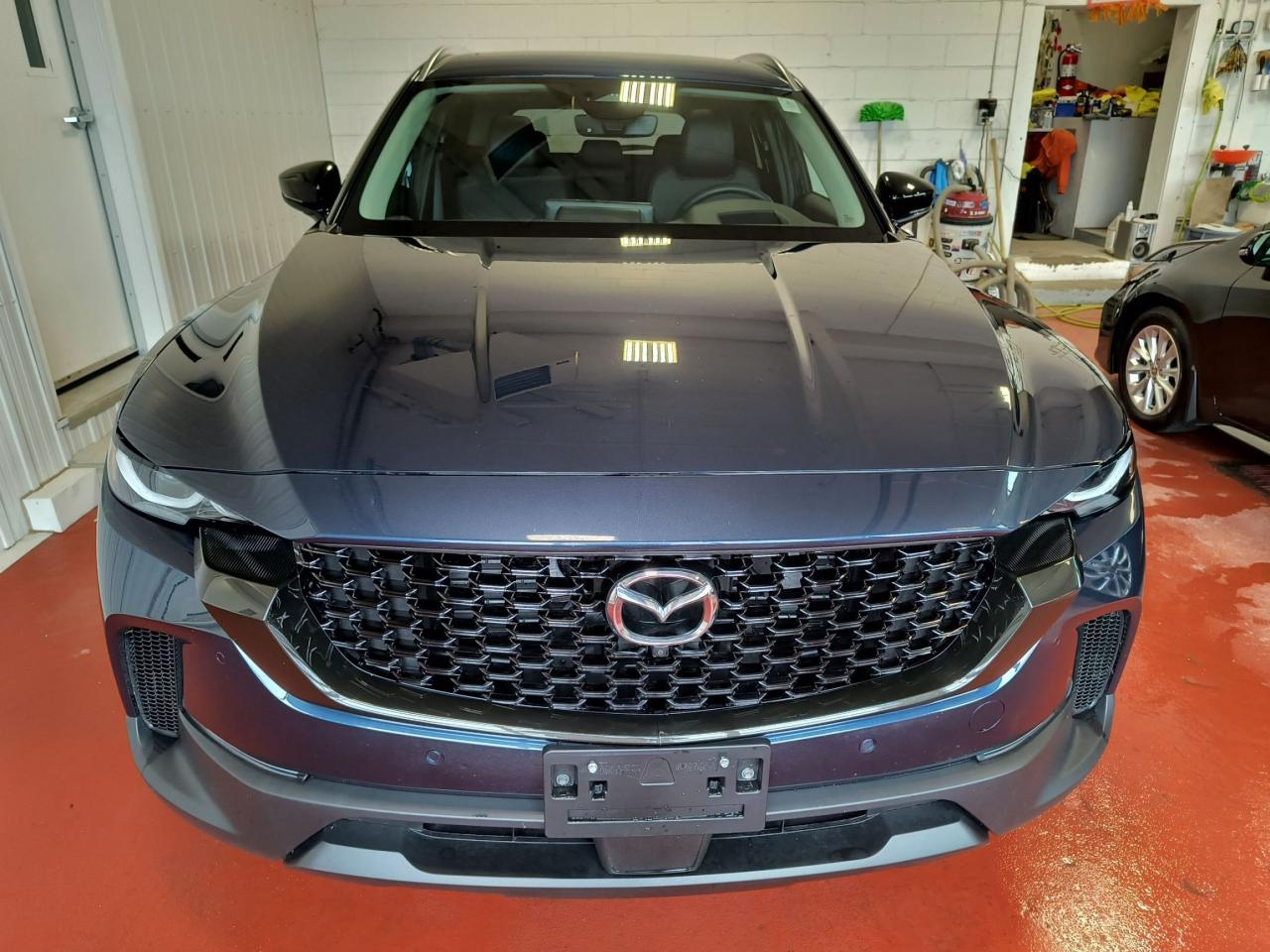 2025 Mazda CX-50 GT Photo2