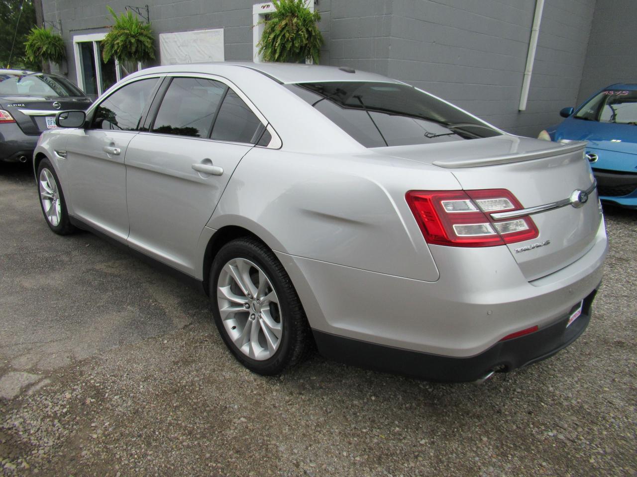 2013 Ford Taurus SEL - Photo #2