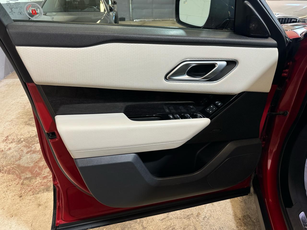 2020 Land Rover Range Rover Velar R-DYNAMIC|NAV|BACKUP|PANO|LKA|BSM|CARPLAY| - Photo #6