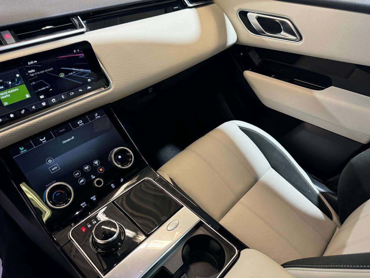 2020 Land Rover Range Rover Velar R-DYNAMIC|NAV|BACKUP|PANO|LKA|BSM|CARPLAY| - Photo #26