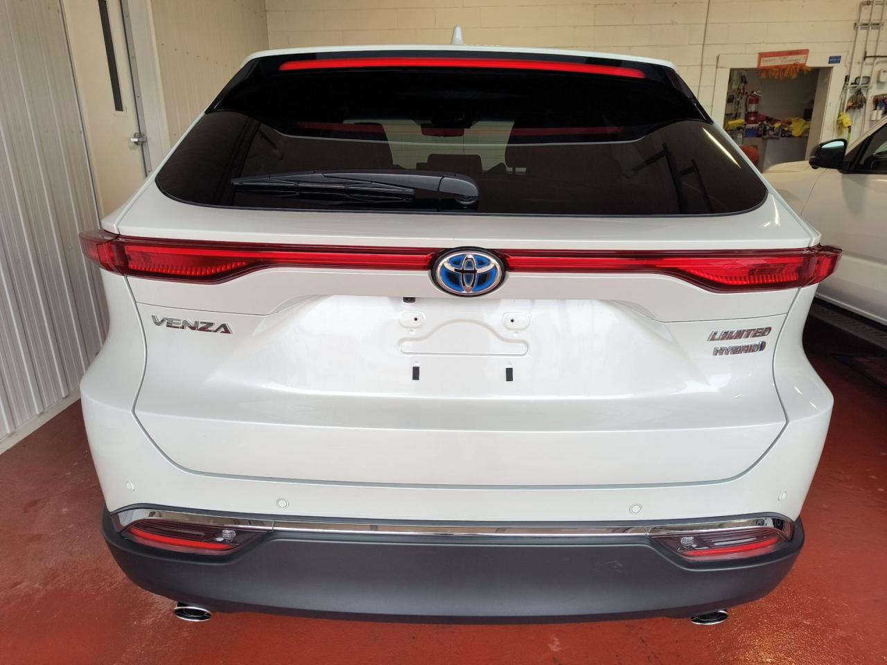 2021 Toyota Venza LIMITED AWD Photo3