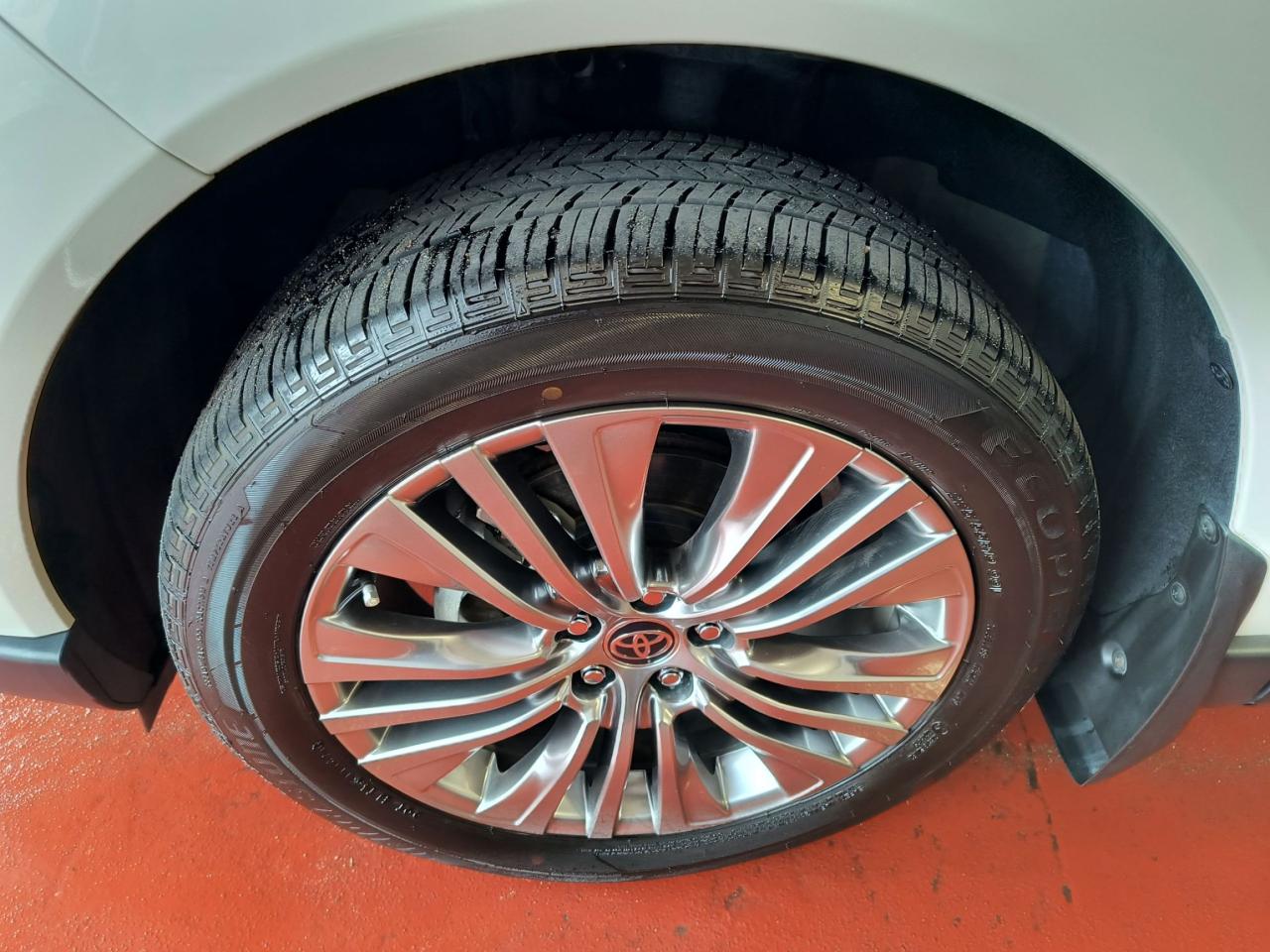 2021 Toyota Venza LIMITED AWD Photo