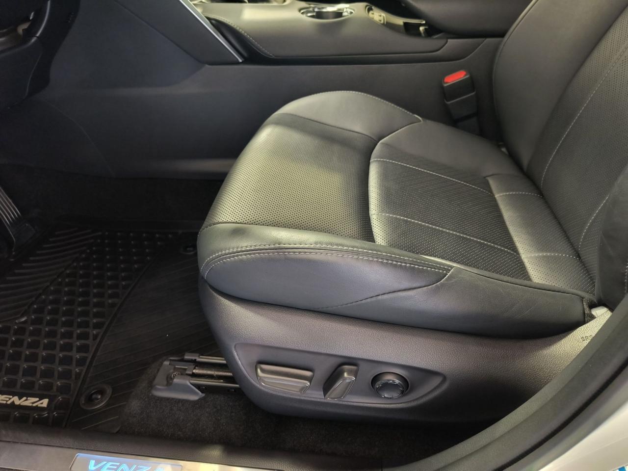 2021 Toyota Venza LIMITED AWD Photo