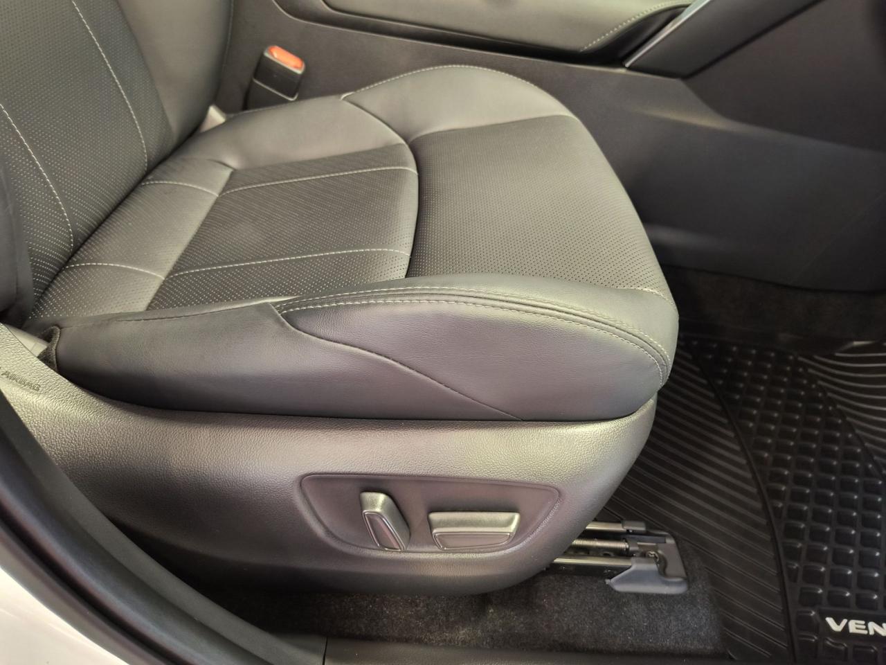 2021 Toyota Venza LIMITED AWD Photo