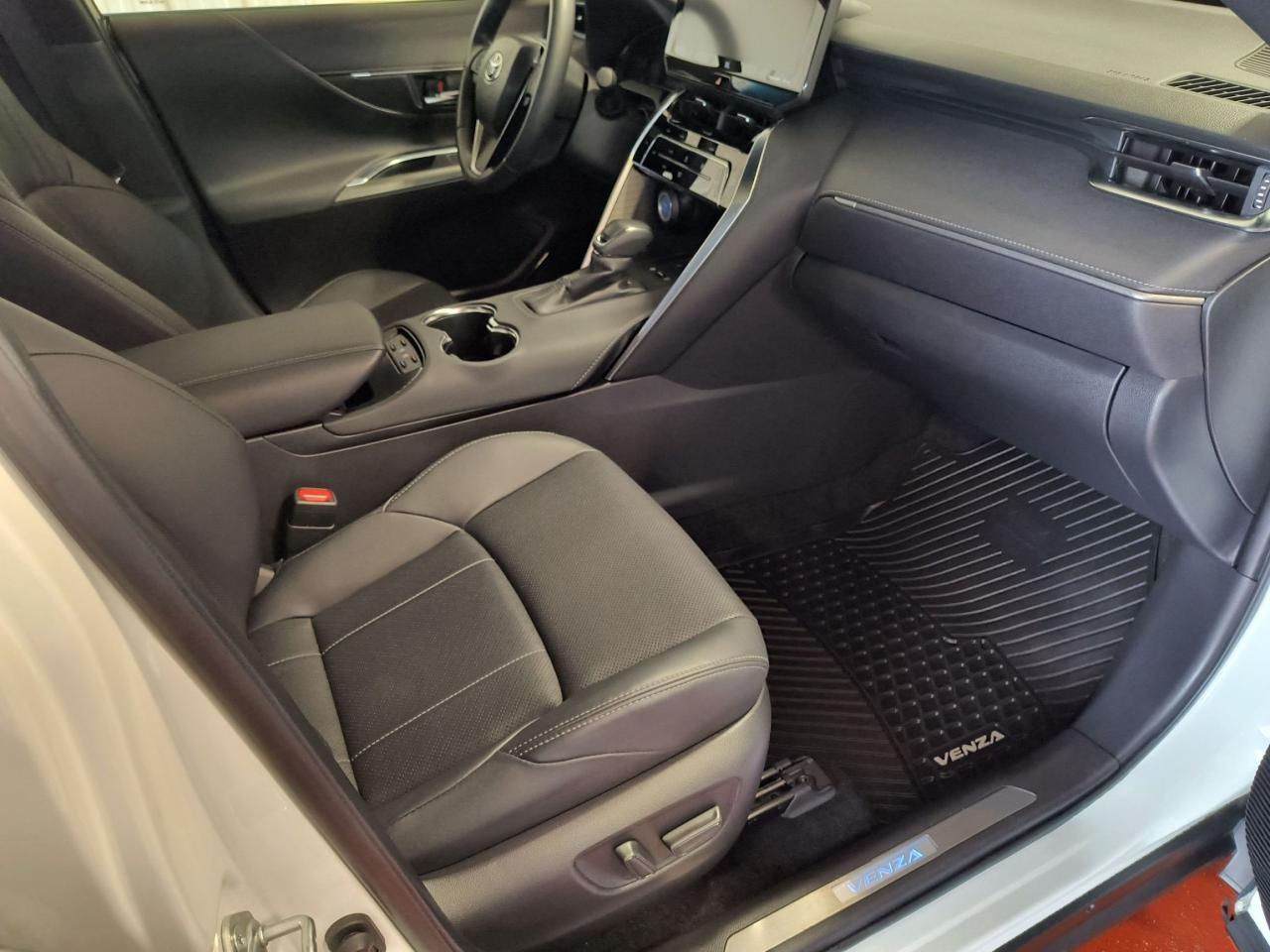 2021 Toyota Venza LIMITED AWD Photo