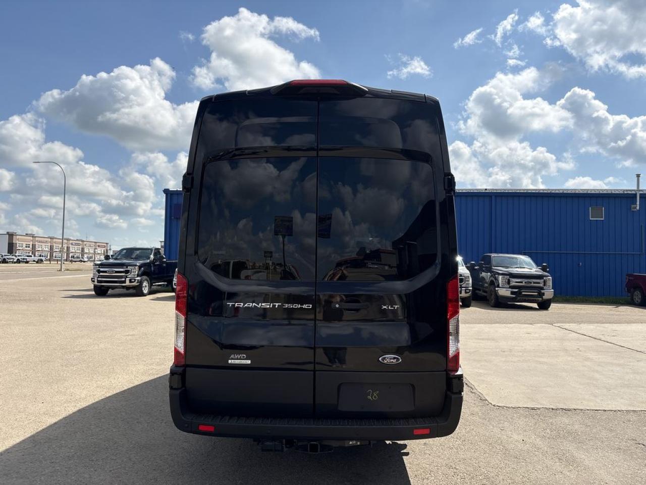 2025 Ford Transit Passenger Wagon XLT 302A Photo5
