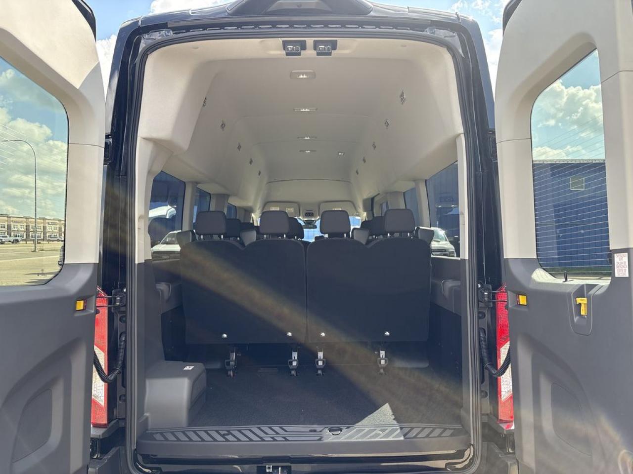 2025 Ford Transit Passenger Wagon XLT 302A Photo5