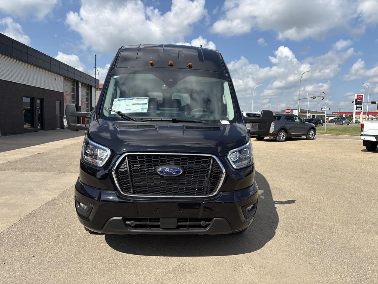 2025 Ford Transit Passenger Wagon XLT 302A Photo5