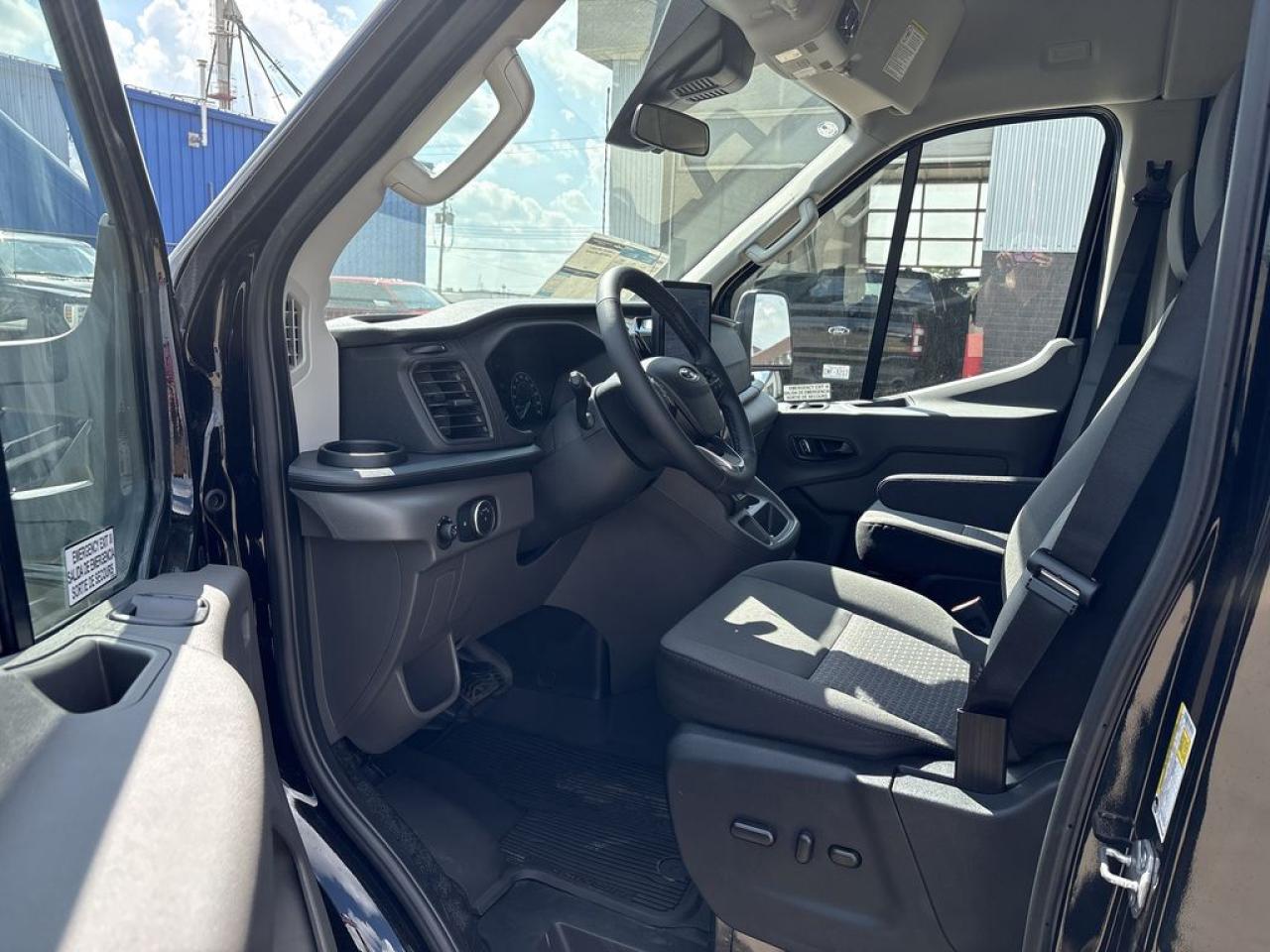 2025 Ford Transit Passenger Wagon XLT 302A Photo5