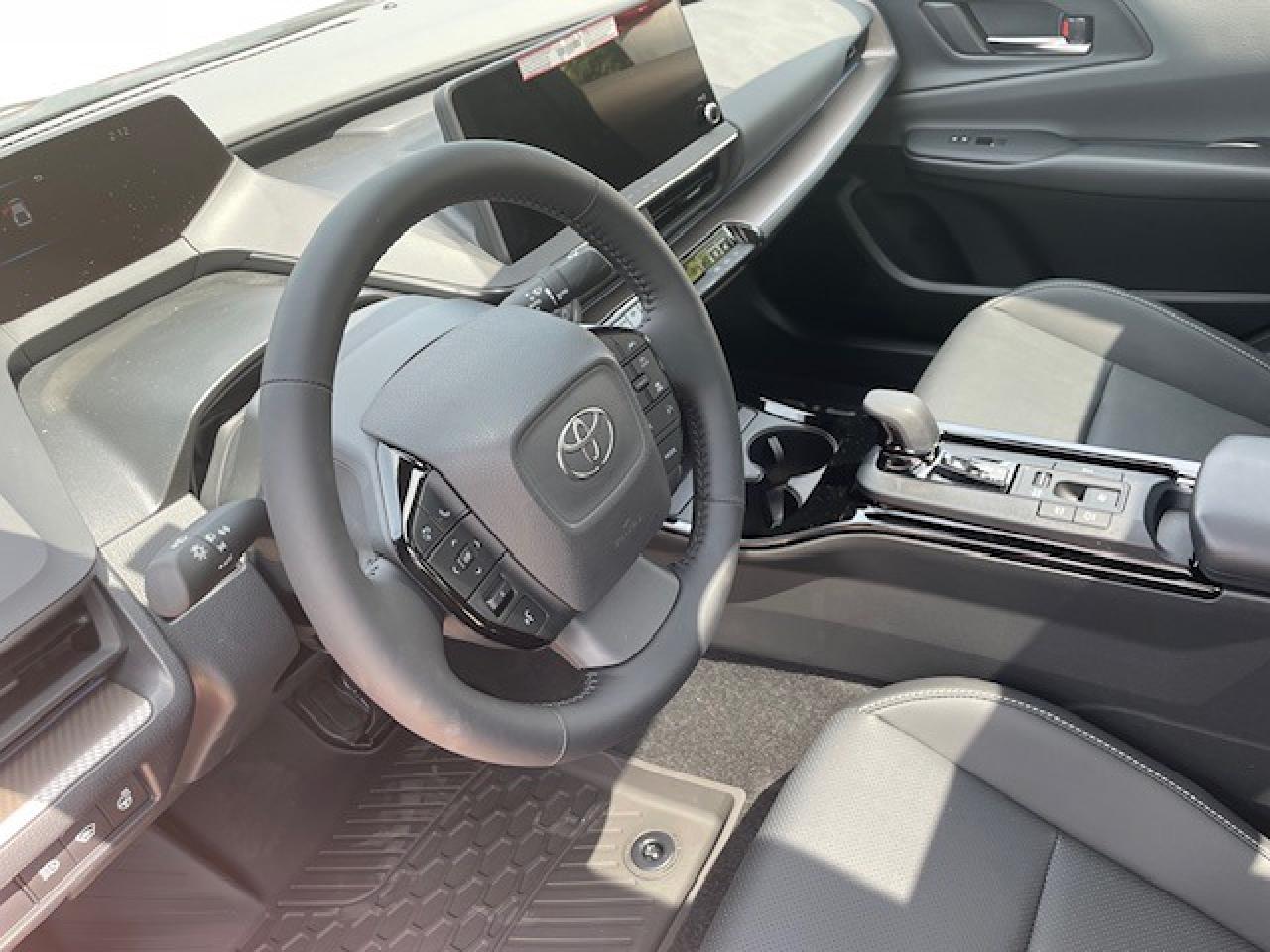 2025 Toyota Prius Limited AWD Photo4
