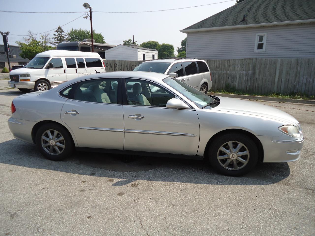 2009 Buick Allure 4dr Sdn CX - Photo #3