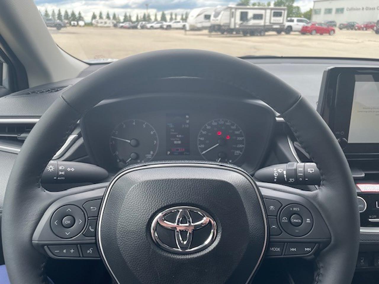 2025 Toyota Corolla Cross LE Premium AWD Photo