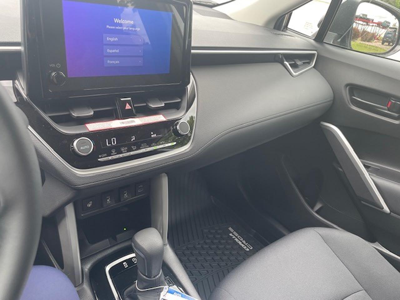 2025 Toyota Corolla Cross LE Premium AWD Photo