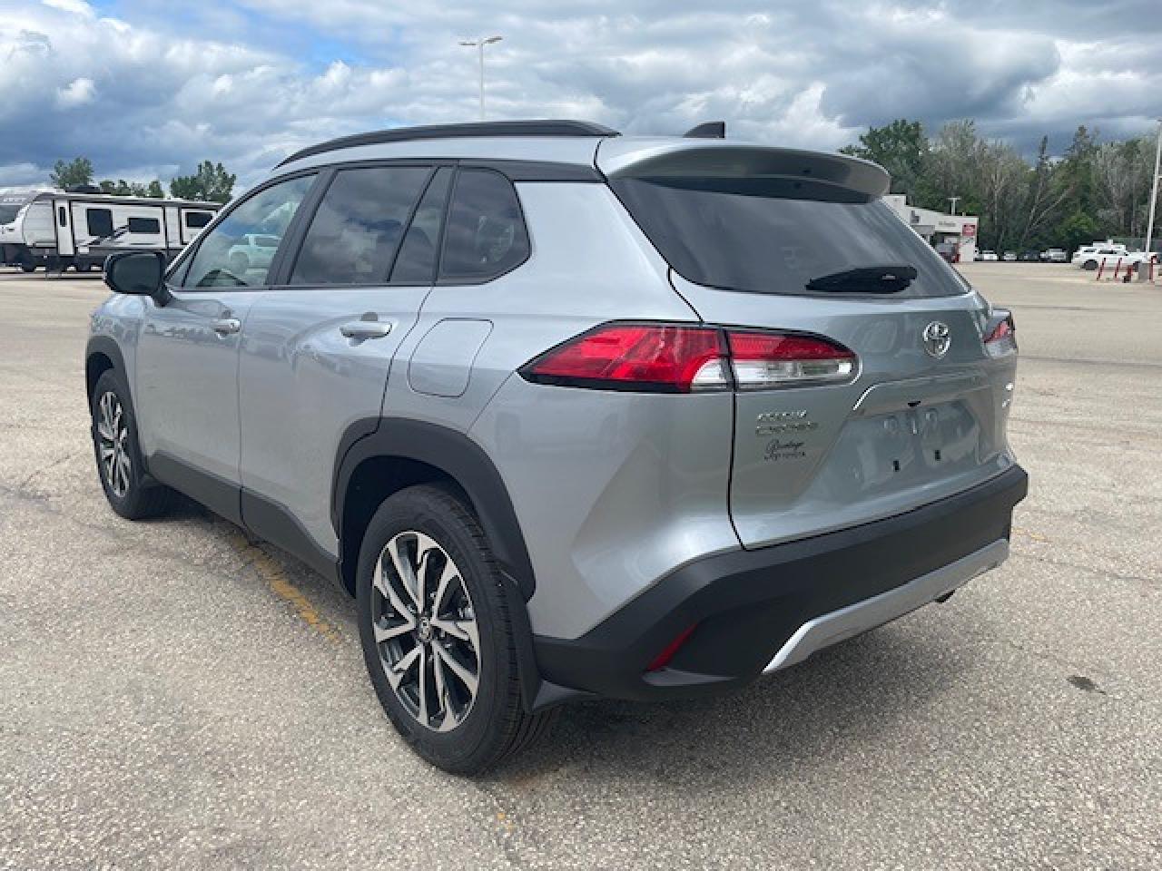 2025 Toyota Corolla Cross LE Premium AWD Photo2