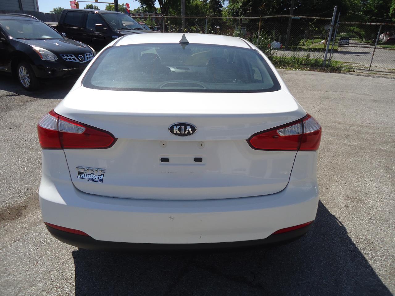 2015 Kia Forte 4dr Sdn Auto LX - Photo #4