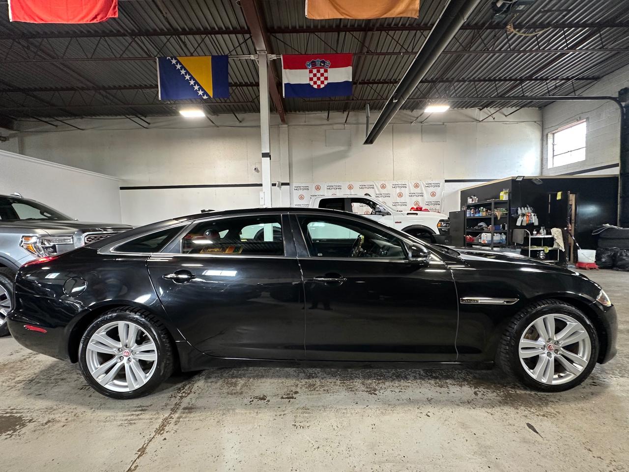 2016 Jaguar XJ XJL | PORTFOLIO PKG | MASSAGE SEATS - Photo #4