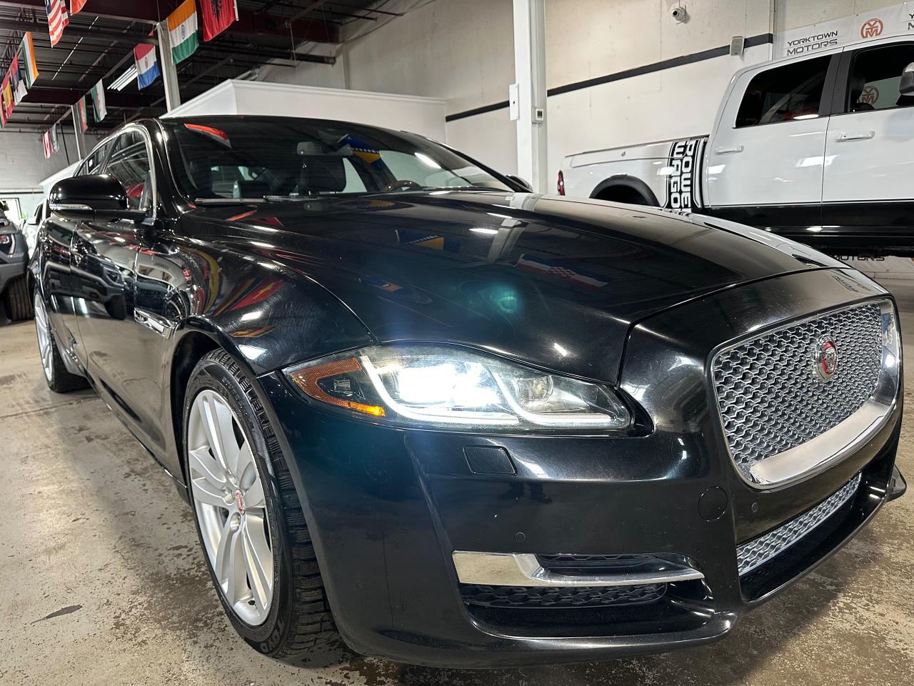 2016 Jaguar XJ XJL | PORTFOLIO PKG | MASSAGE SEATS - Photo #3