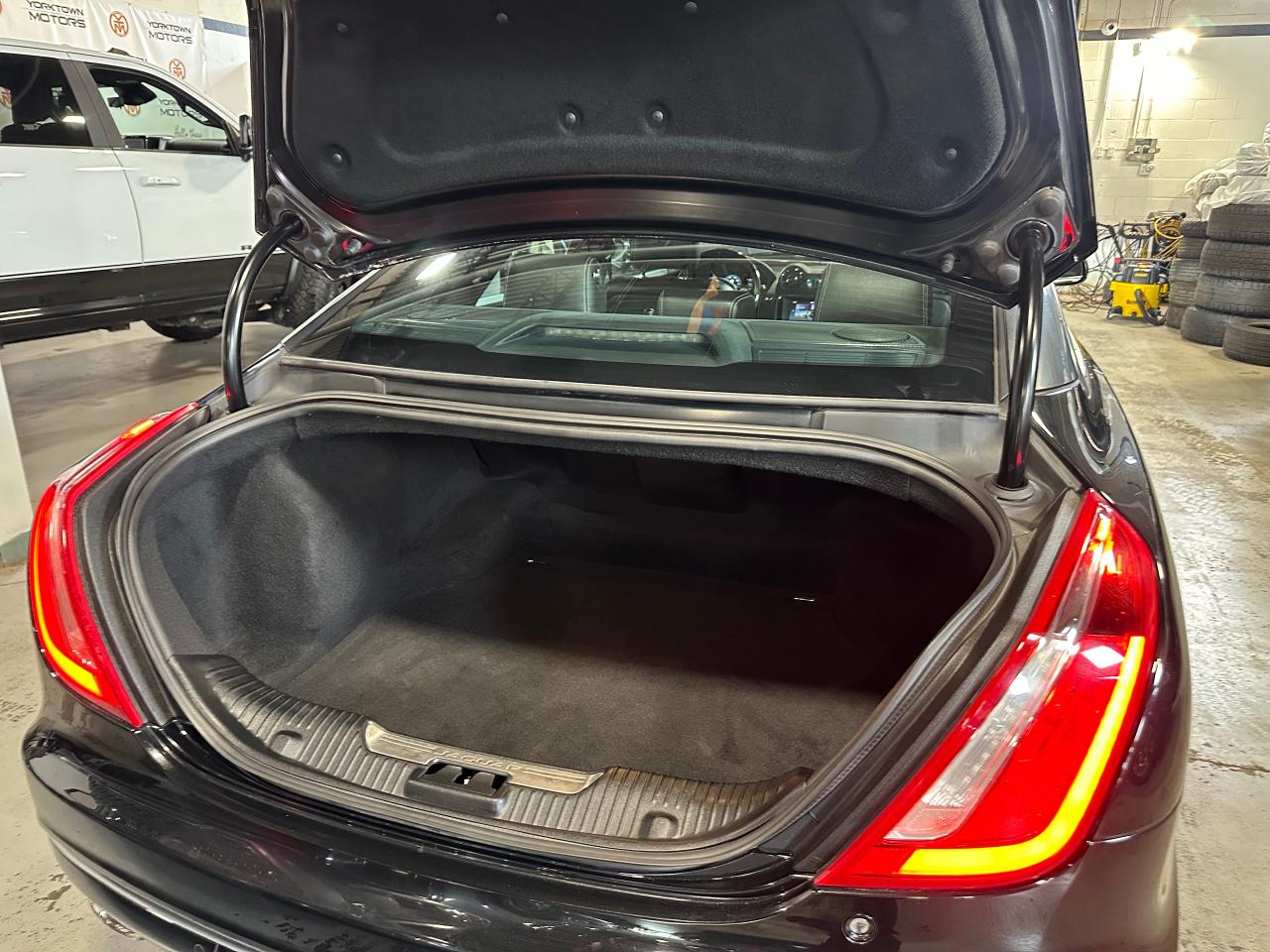 2016 Jaguar XJ XJL | PORTFOLIO PKG | MASSAGE SEATS - Photo #10