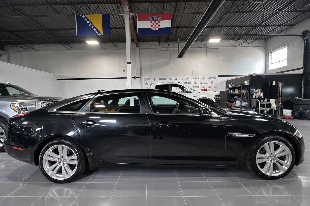 2016 Jaguar XJ XJL | PORTFOLIO PKG | MASSAGE SEATS Photo