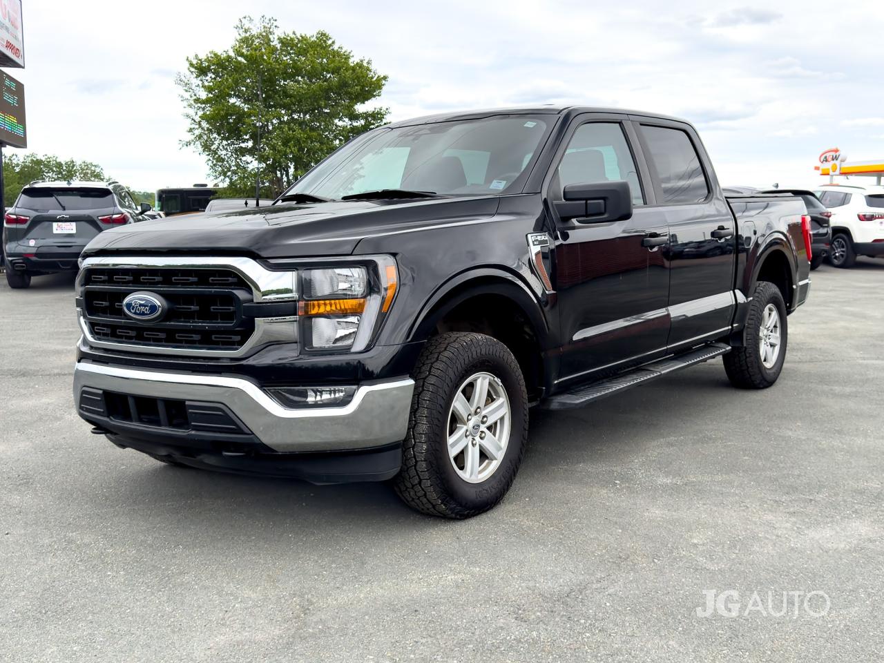 2023 Ford F-150 XL 4WD SUPERCREW