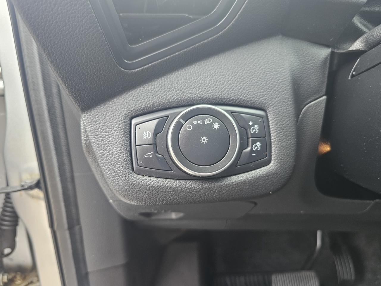 2019 Ford Escape SE ,4cyl. Turbo, One Owner - Photo #12