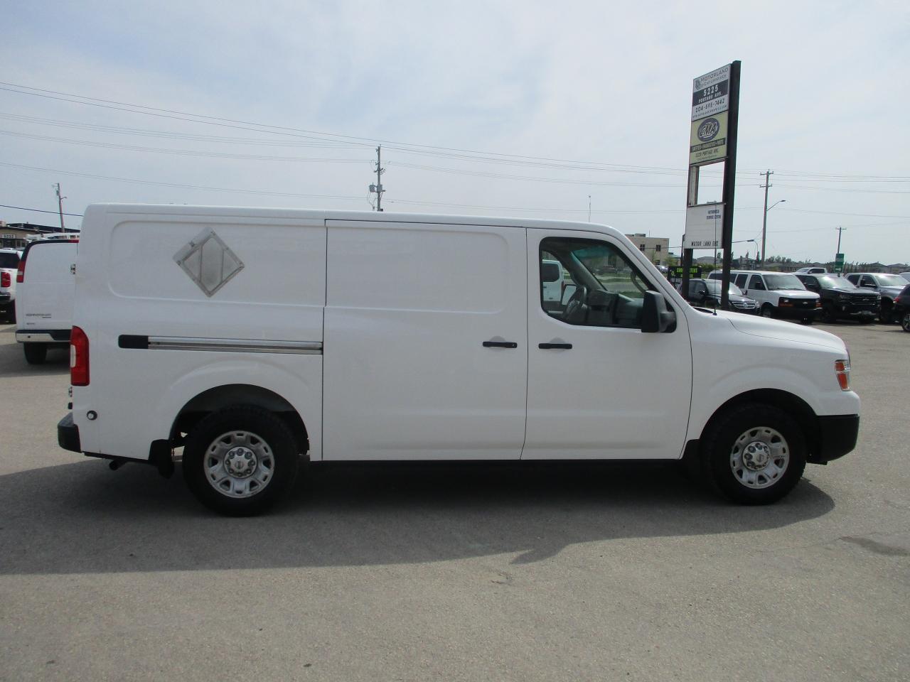 2012 Nissan NV 2500 S - Photo #4
