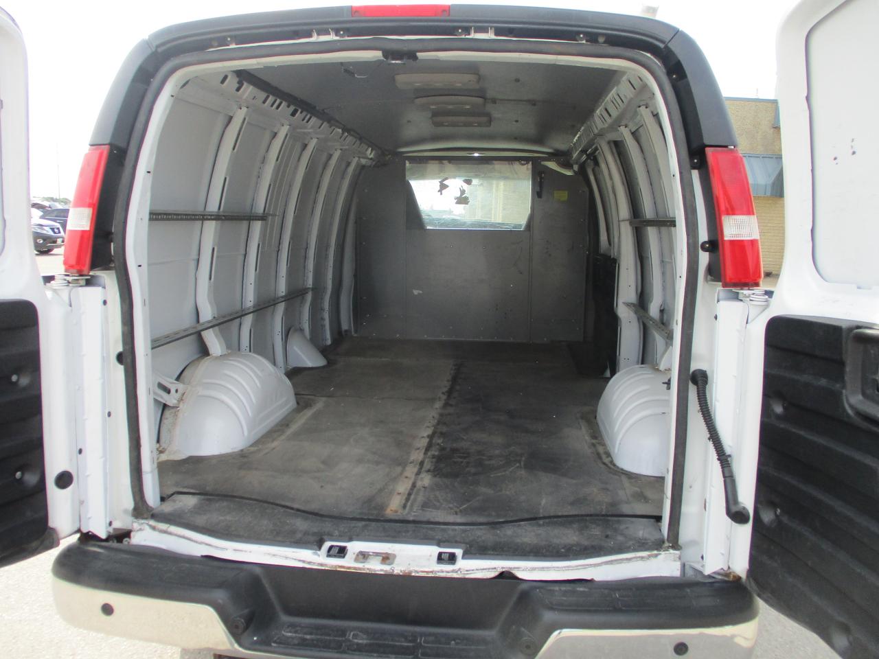 2016 GMC Savana Cargo Van  - Photo #7
