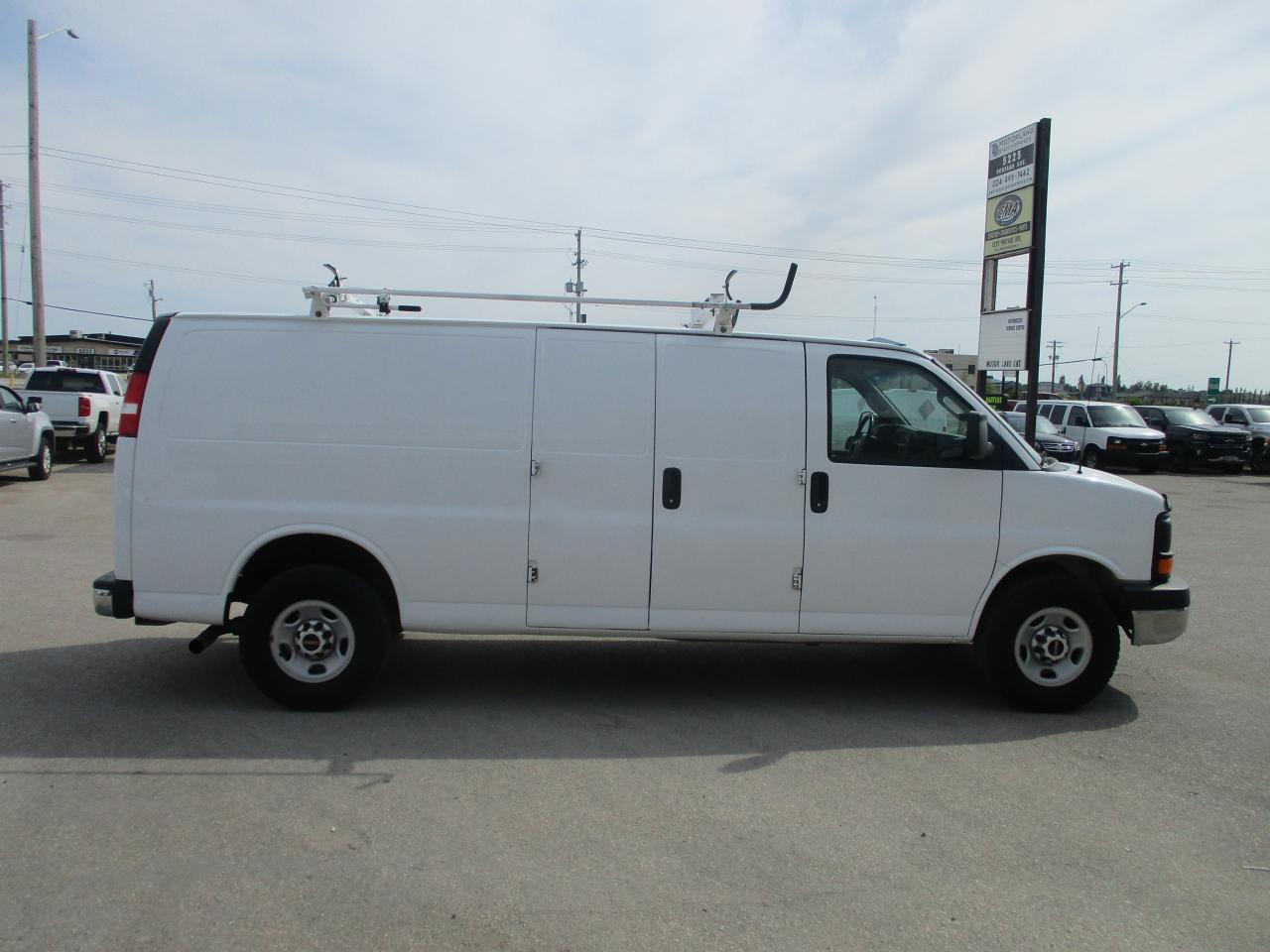 2016 GMC Savana Cargo Van  - Photo #4