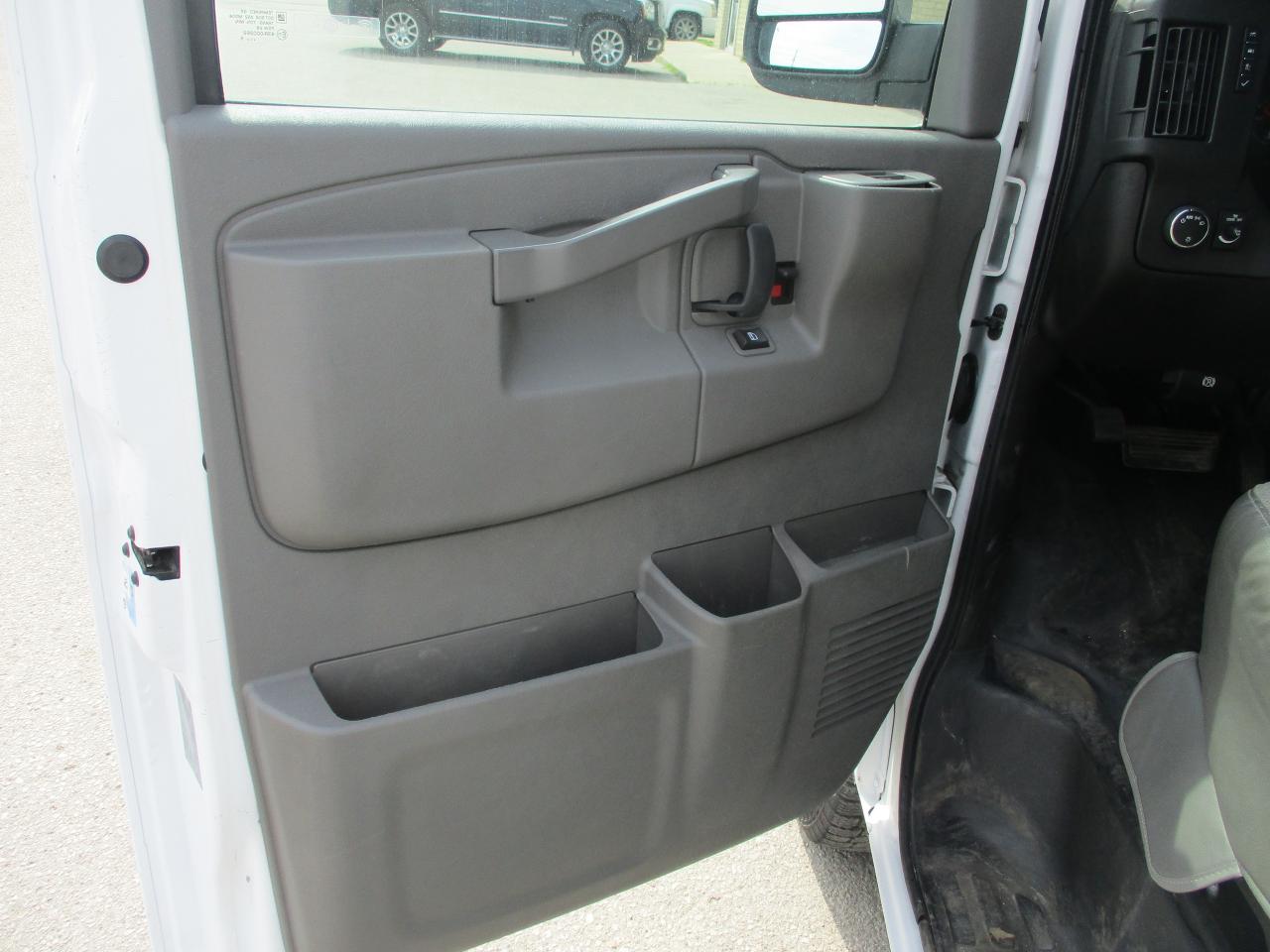 2016 GMC Savana Cargo Van  - Photo #6