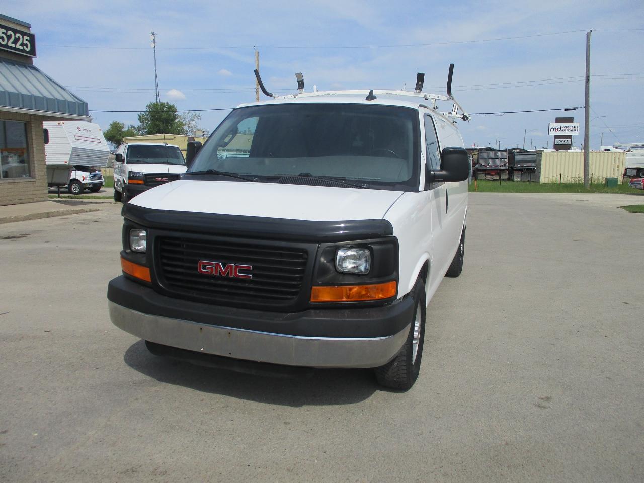 2016 GMC Savana Cargo Van  - Photo #2