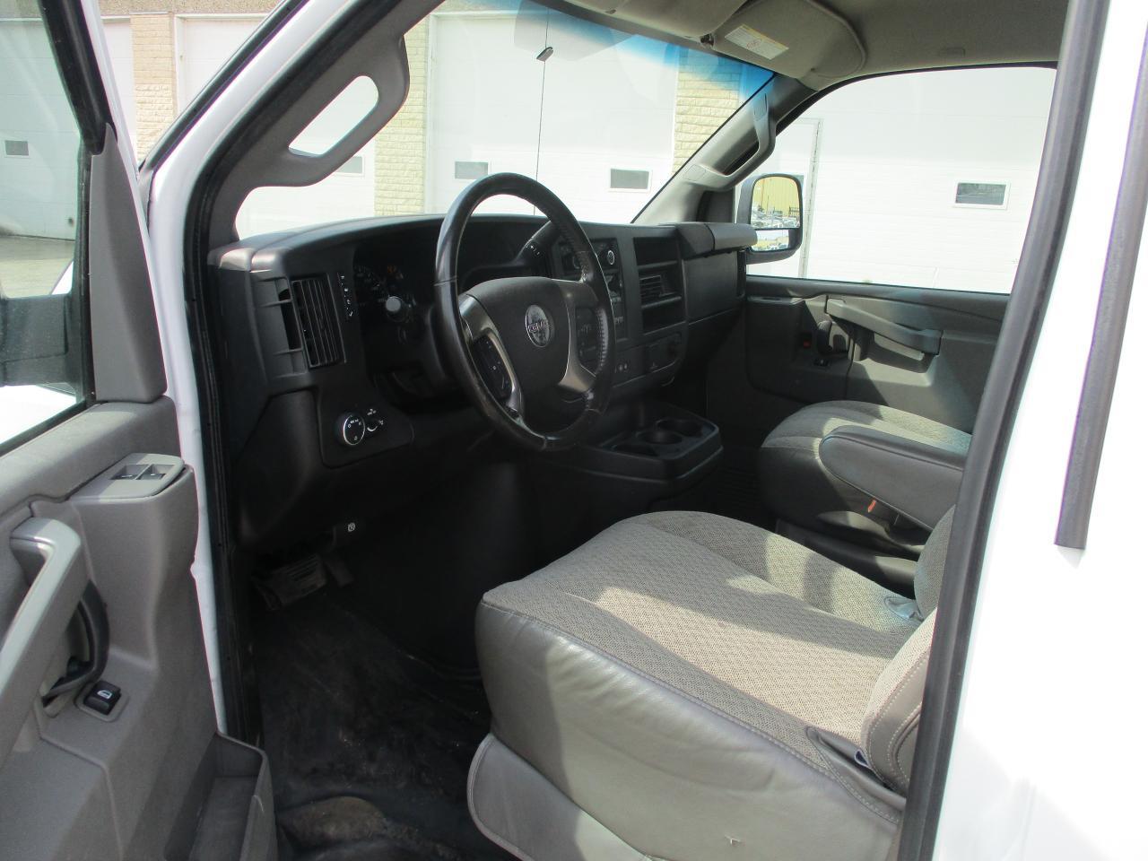 2016 GMC Savana Cargo Van  - Photo #5