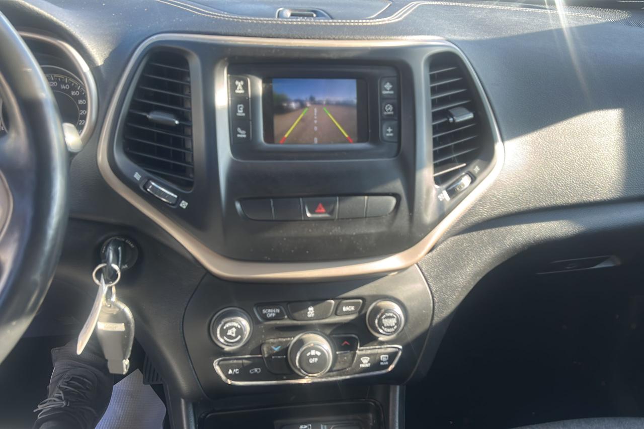 2014 Jeep Cherokee North - Photo #10