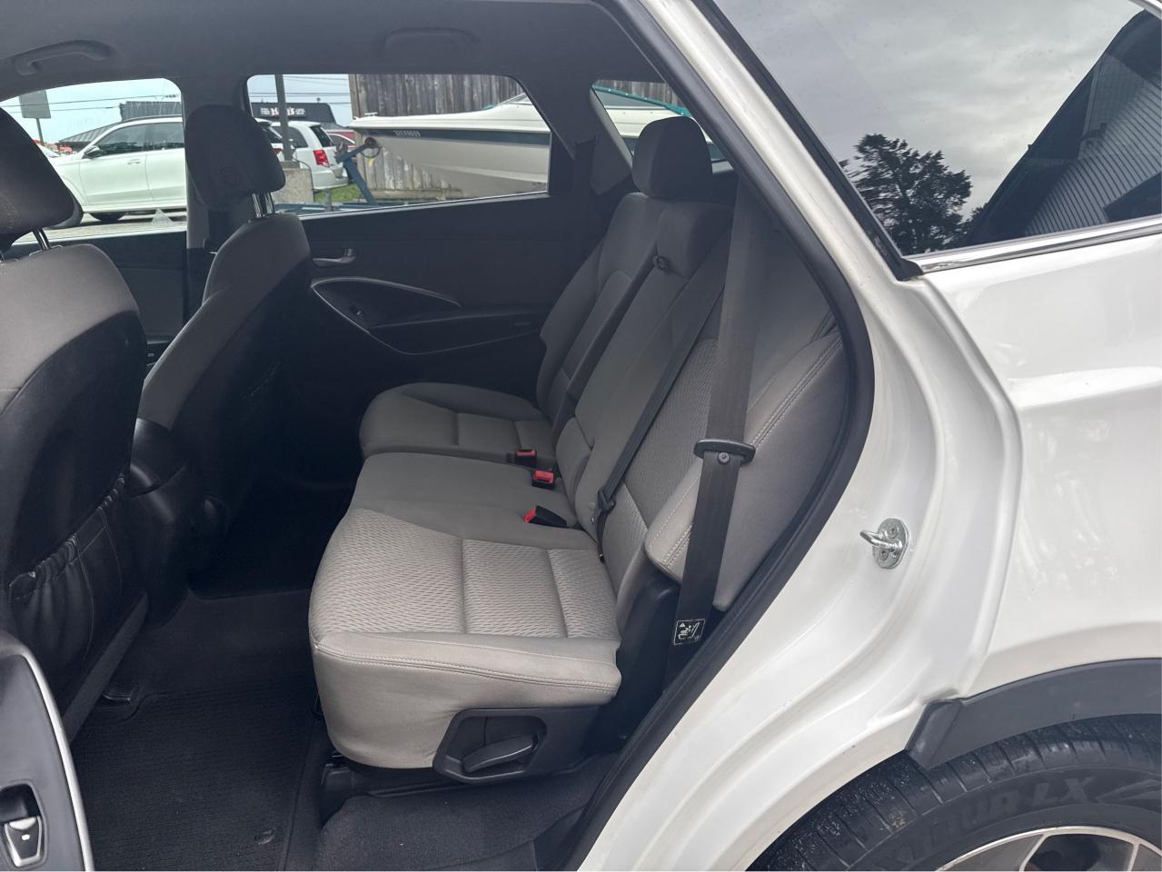 2015 Hyundai Santa Fe GL - Photo #10