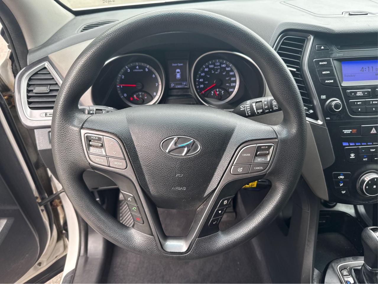 2015 Hyundai Santa Fe GL - Photo #14