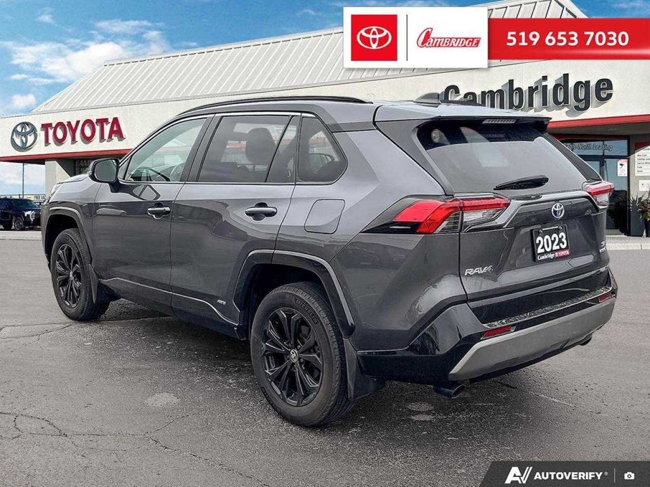 2023 Toyota RAV4 Hybrid SE Photo3