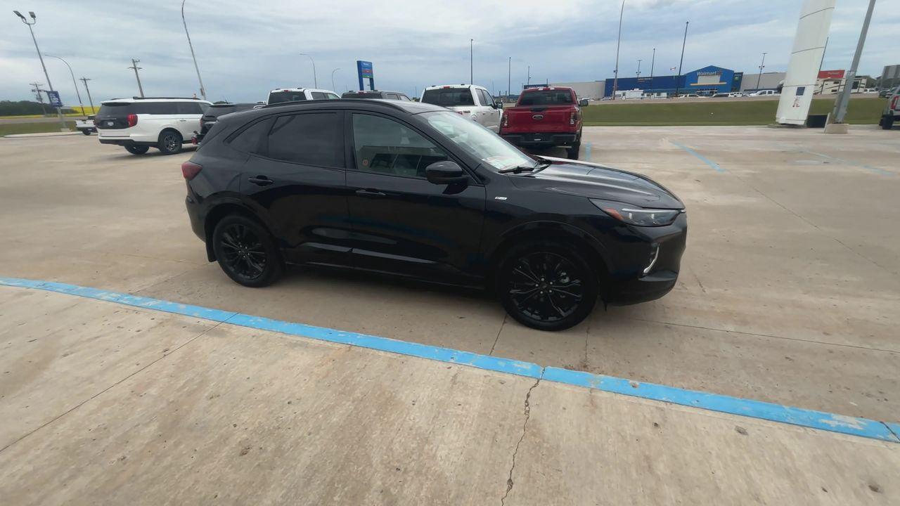 2023 Ford Escape ST-Line Elite AWD Photo