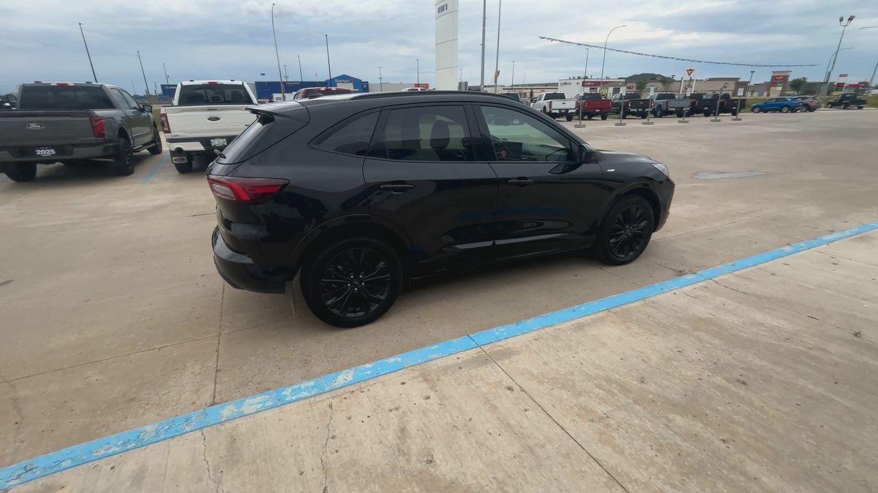 2023 Ford Escape ST-Line Elite AWD Photo5