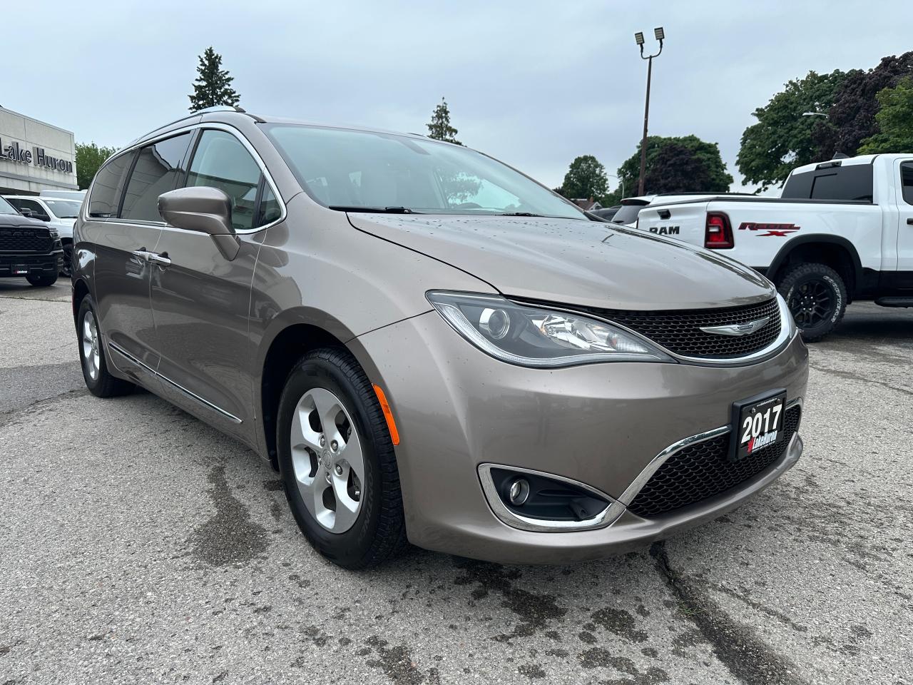 Used 2017 Chrysler Pacifica Touring-L Plus for sale in Goderich, ON