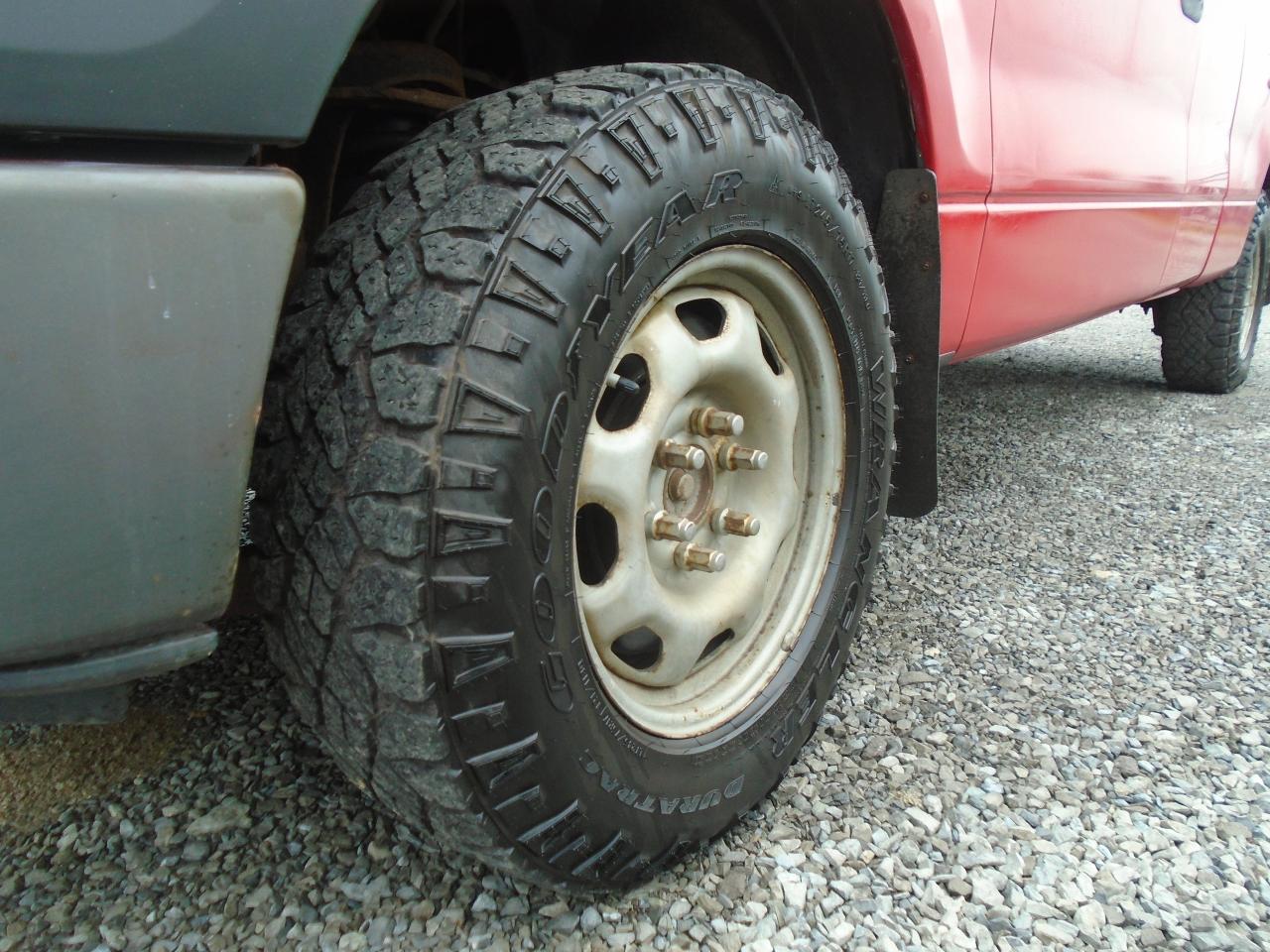 2011 Ford F-150 4WD SuperCab 145  XL - Photo #30