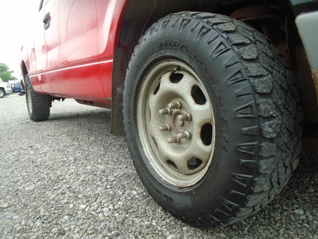 2011 Ford F-150 4WD SuperCab 145  XL - Photo #32