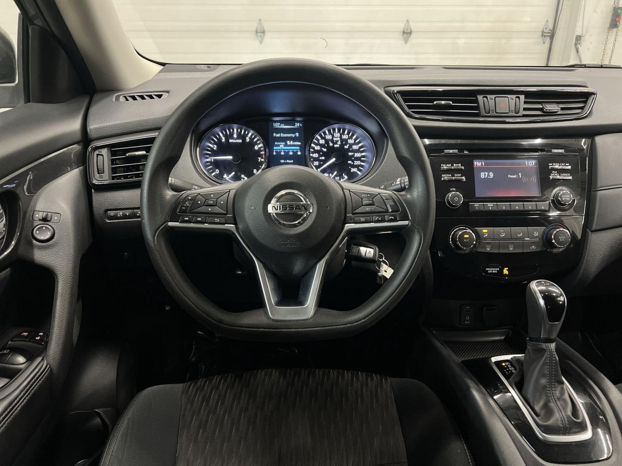 2017 Nissan Rogue AWD | LOW KMS!! | HEATED SEATS | REAR CAM | A/C Photo