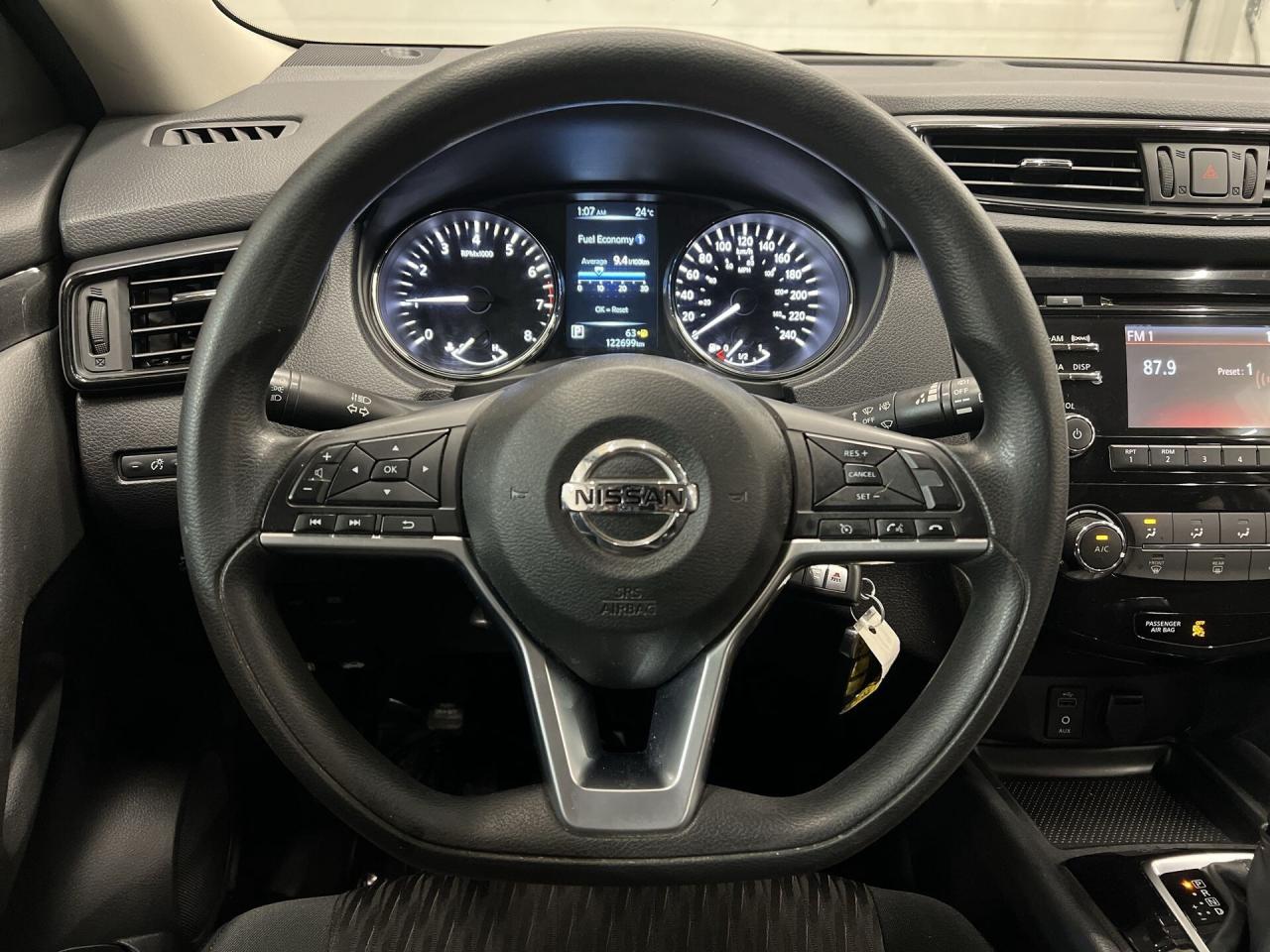 2017 Nissan Rogue AWD | LOW KMS!! | HEATED SEATS | REAR CAM | A/C Photo