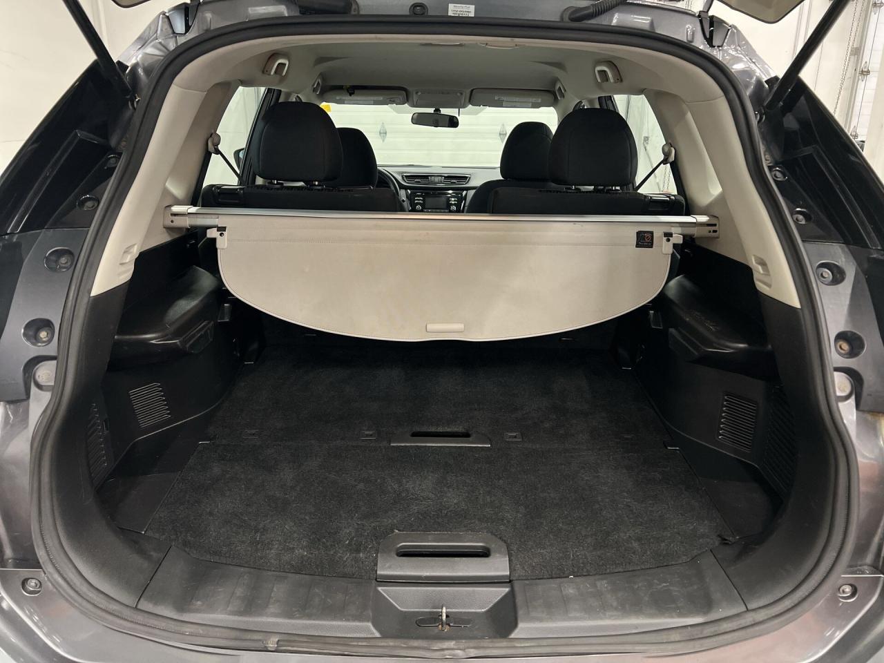 2017 Nissan Rogue AWD | LOW KMS!! | HEATED SEATS | REAR CAM | A/C Photo