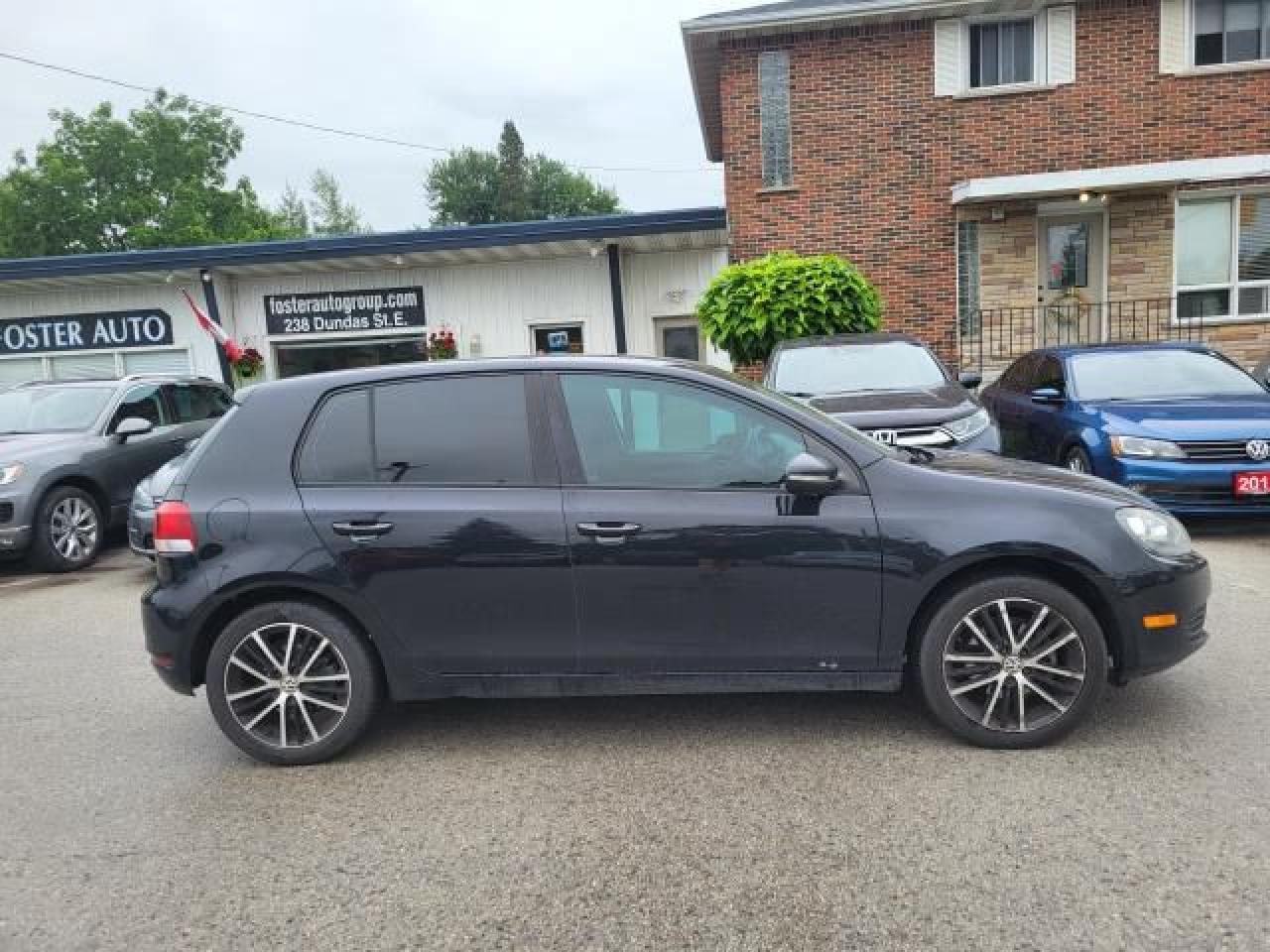 2013 Volkswagen Golf TRENDLINE Photo2