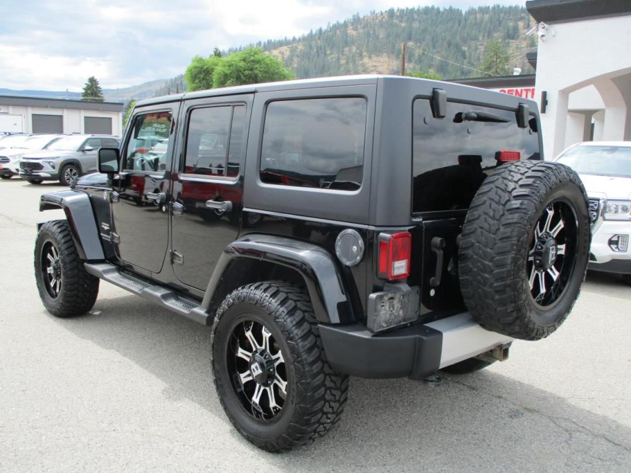 2014 Jeep Wrangler Unlimited Sahara 4WD Photo6