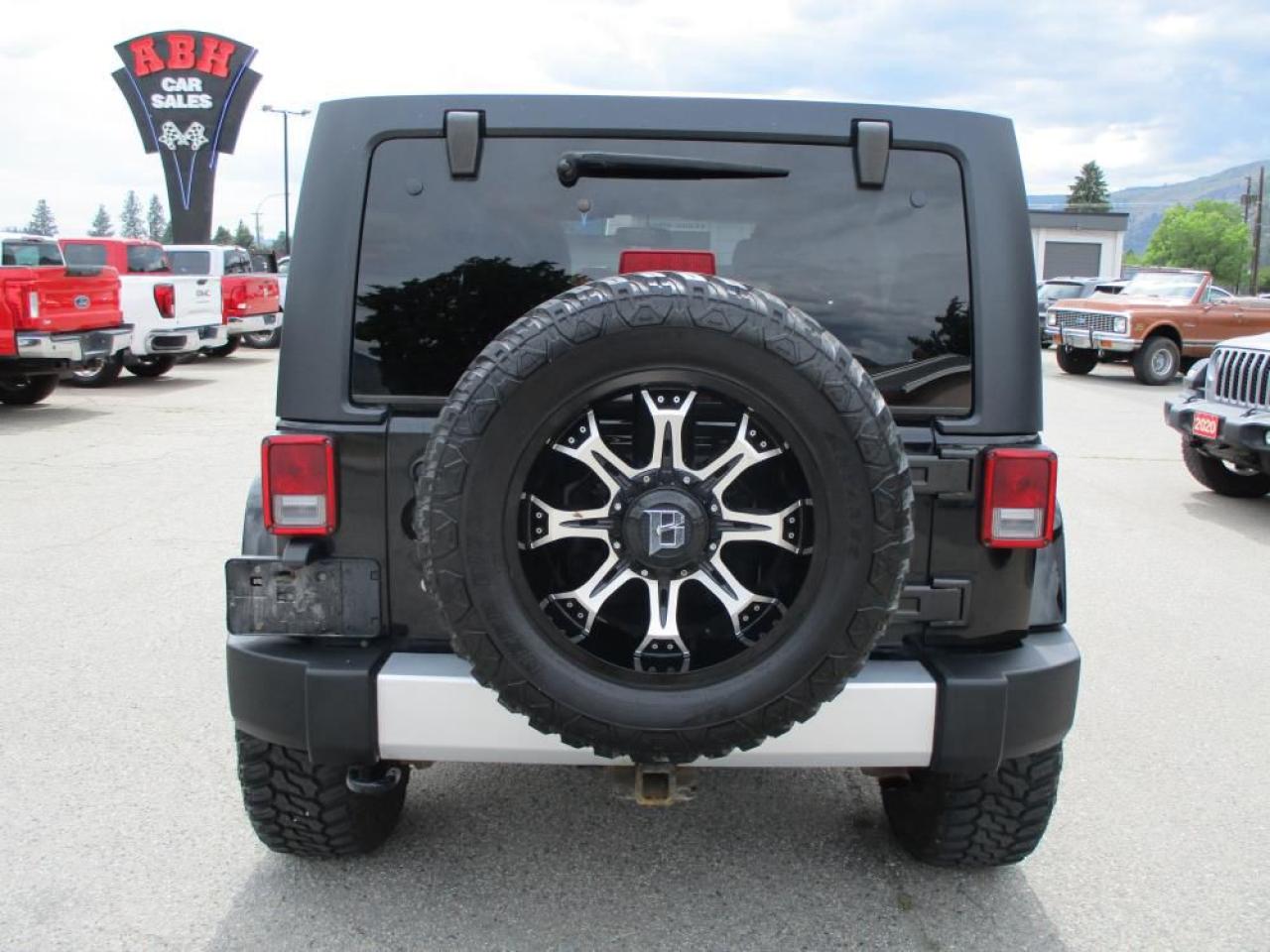 2014 Jeep Wrangler Unlimited Sahara 4WD Photo7