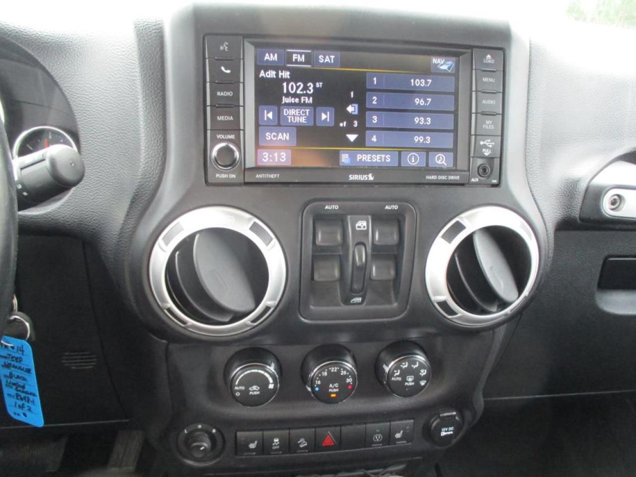 2014 Jeep Wrangler Unlimited Sahara 4WD Photo17