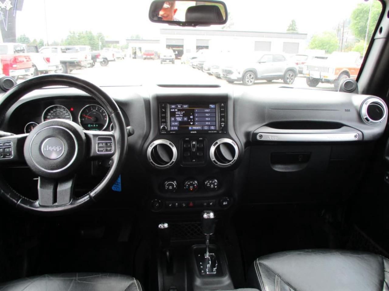 2014 Jeep Wrangler Unlimited Sahara 4WD Photo18
